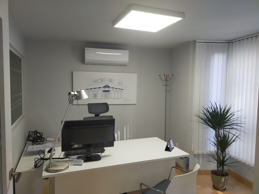 Instalación de iluminación de oficinas - Electricitat Caricano